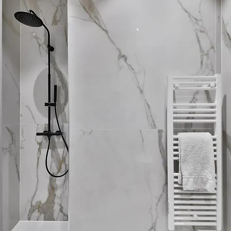 Urbanflat 98 - Large In The Center Of