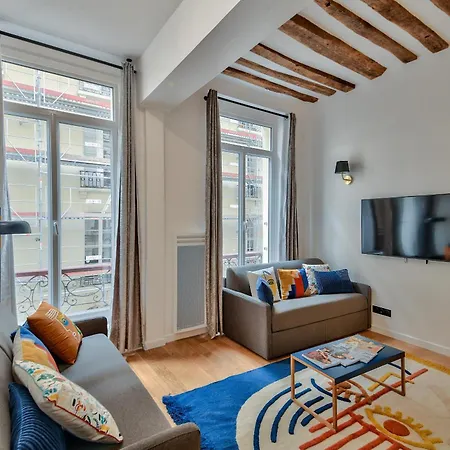 Urbanflat 98 - Large In The Center Of
