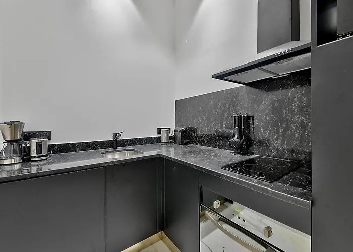 Urbanflat 98 - Large In The Center Of